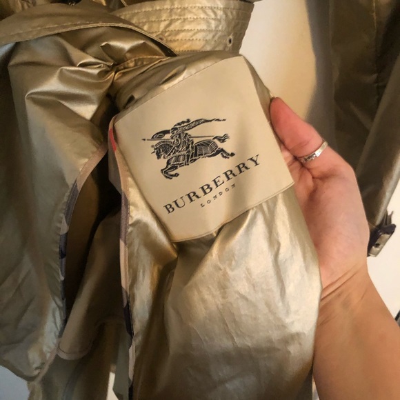 NWOT authentic Burberry trench coat - Picture 8 of 9